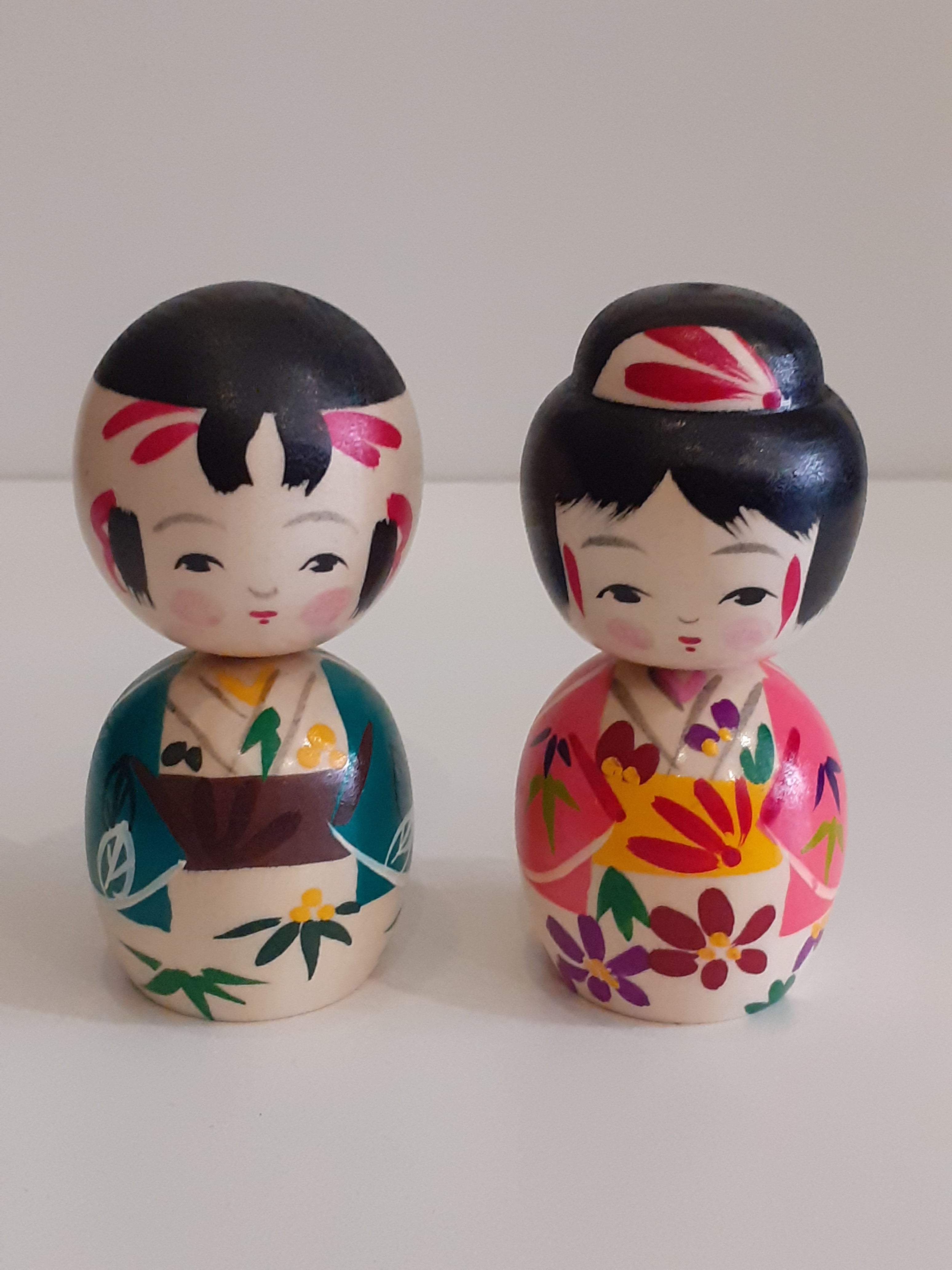 Coppia di Kokeshi  Tradizionali "Nakayoshi"