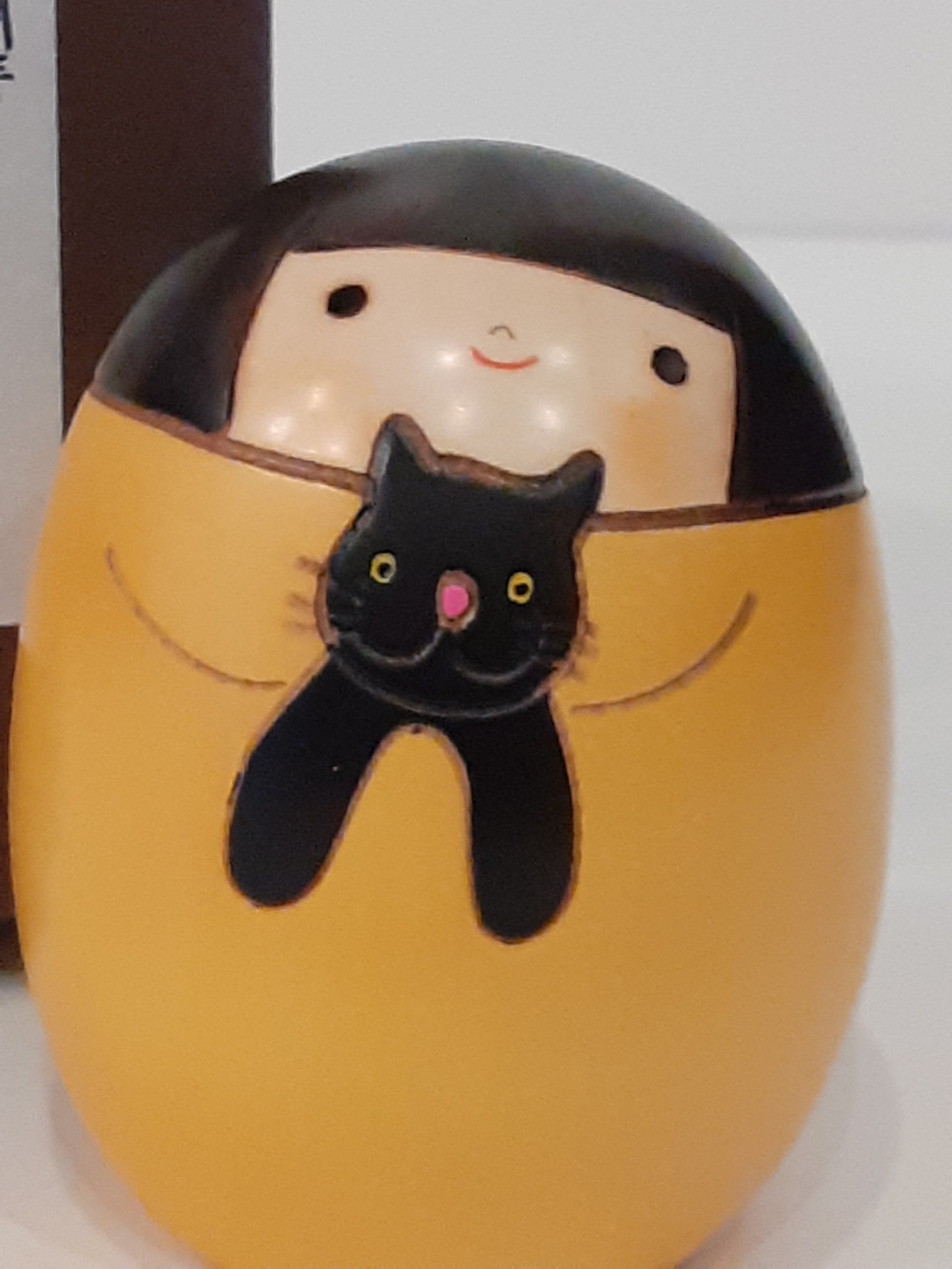 Kokeshi  "Sally e il Gatto" (gialla)